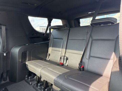 Used 2023 GMC Yukon XL SLT RWD image 8