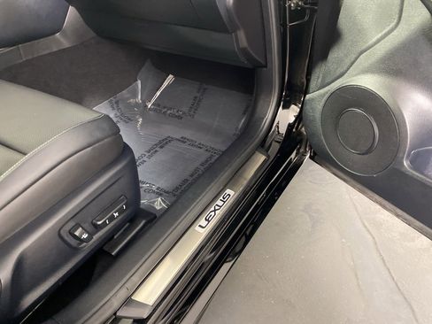 Used 2017 Lexus IS 300 AWD image 32