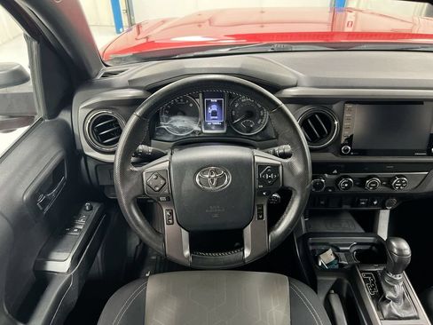 Used 2020 Toyota Tacoma TRD Off-Road AWD/4WD image 11