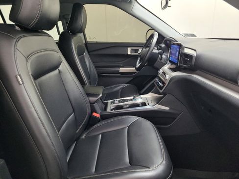 Used 2024 Ford Explorer XLT w/ Equipment Group 202A AWD/4WD image 21