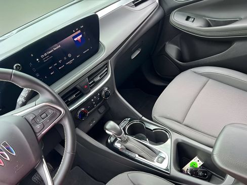 Used 2024 Buick Encore GX Preferred FWD image 17