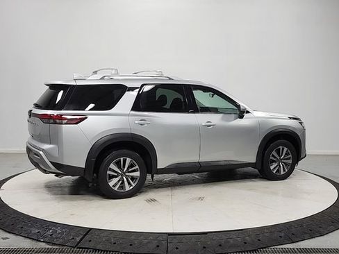 Used 2025 Nissan Pathfinder SL FWD image 7