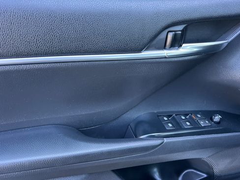 Used 2020 Toyota Camry LE FWD image 12