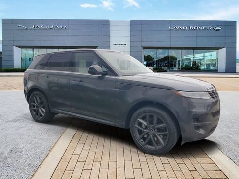 Used 2025 Land Rover Range Rover Sport SE AWD/4WD image 3