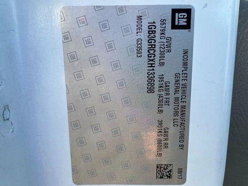 Used 2017 Chevrolet Express 3500 image 25