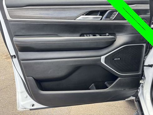 Used 2023 Jeep Wagoneer L Series II image 9