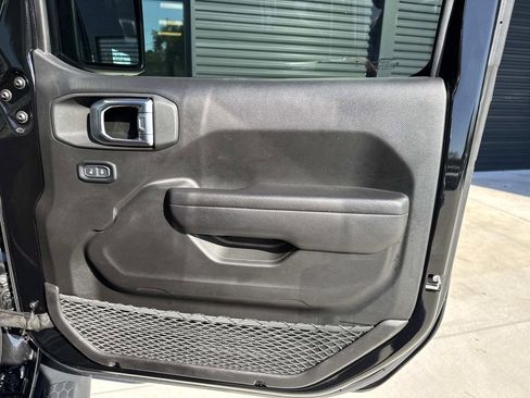 Used 2024 Jeep Wrangler Unlimited Rubicon image 18