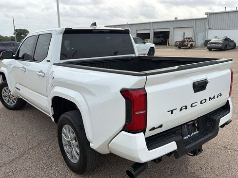Used 2024 Toyota Tacoma SR5 AWD/4WD image 5