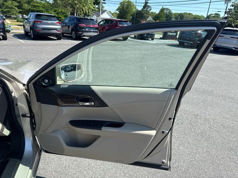Used 2017 Honda Accord EX-L image 19