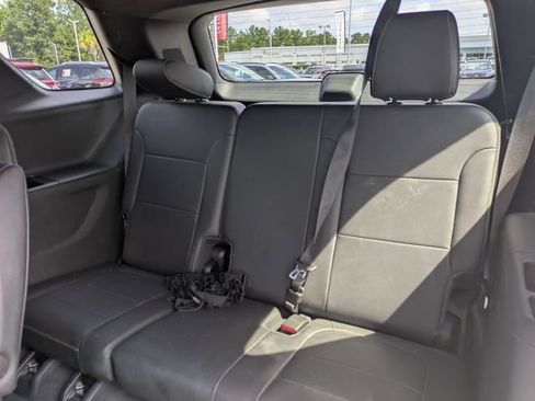 Used 2022 Chevrolet Traverse LT FWD image 30
