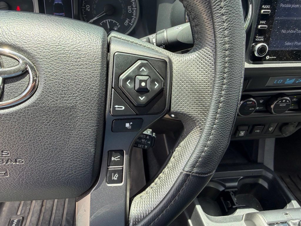 Used 2022 Toyota Tacoma TRD Off-Road w/ Technology Package AWD/4WD image 26