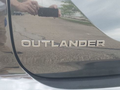 New 2026 Mitsubishi Outlander LE AWD/4WD image 38