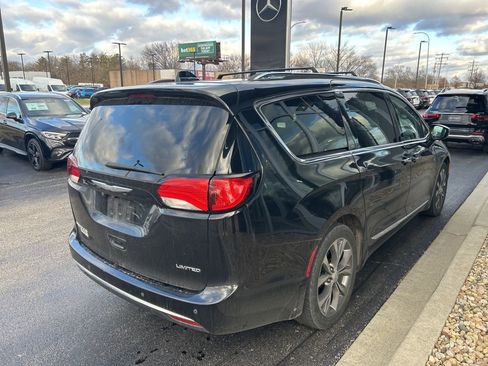 Used 2017 Chrysler Pacifica Limited image 6