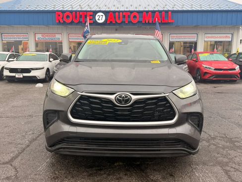 Used 2022 Toyota Highlander L FWD image 3
