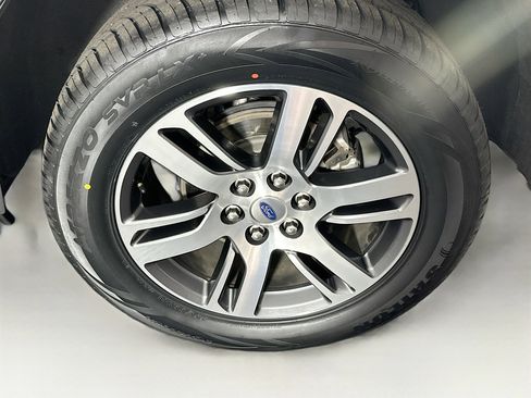 Used 2024 Ford Expedition Limited image 11