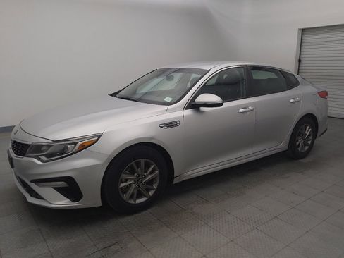 Used 2020 Kia Optima LX image 2