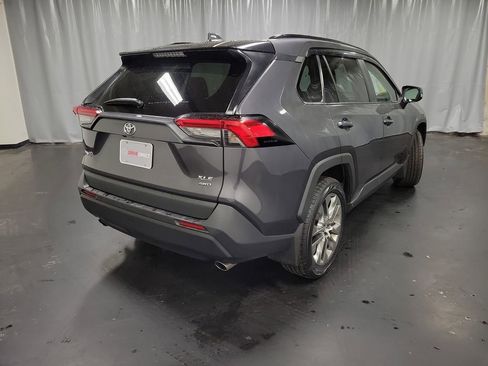 Used 2021 Toyota RAV4 XLE Premium image 8