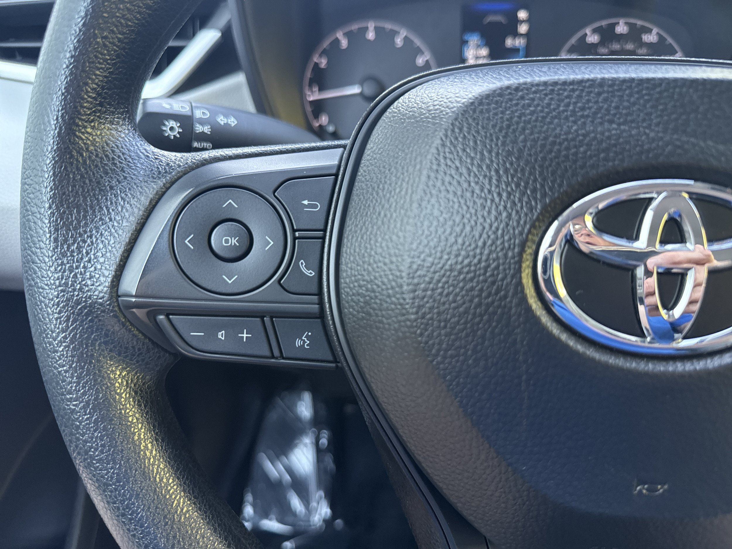 Used 2025 Toyota Corolla LE FWD image 17
