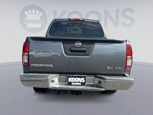 Used 2018 Nissan Frontier SV image 5