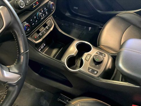 Used 2022 GMC Terrain AT4 w/ Infotainment Package II image 16