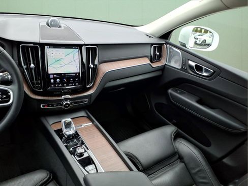 Used 2023 Volvo XC60 B5 Ultimate image 13