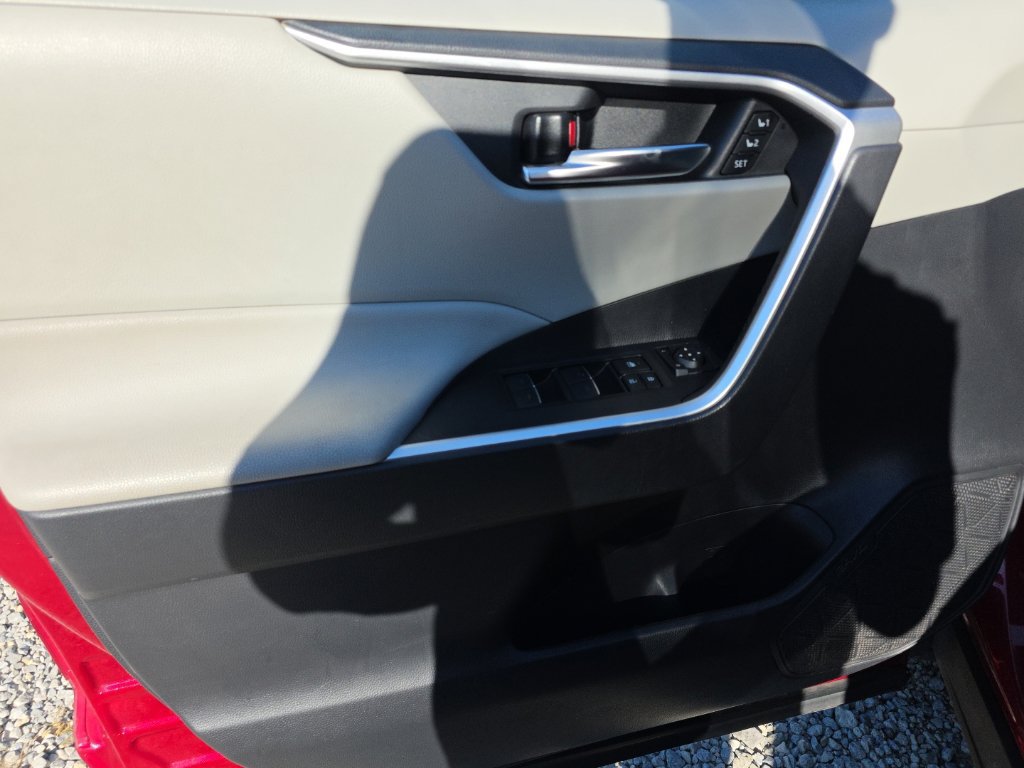 Certified 2022 Toyota RAV4 XLE Premium AWD/4WD image 13
