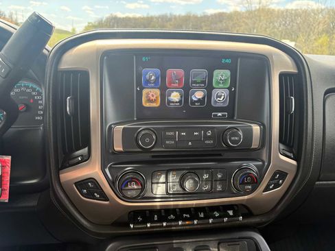 Used 2019 GMC Sierra 2500 Denali w/ Duramax Plus Package AWD/4WD image 19