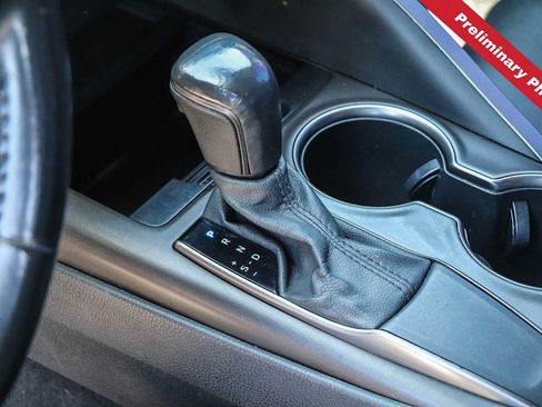 Used 2021 Toyota Camry SE FWD image 16