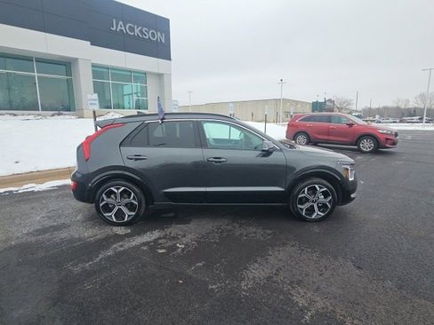Certified 2024 Kia Niro EX Touring image 9