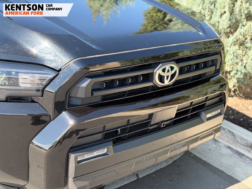 Used 2025 Toyota 4Runner SR5 AWD/4WD image 11