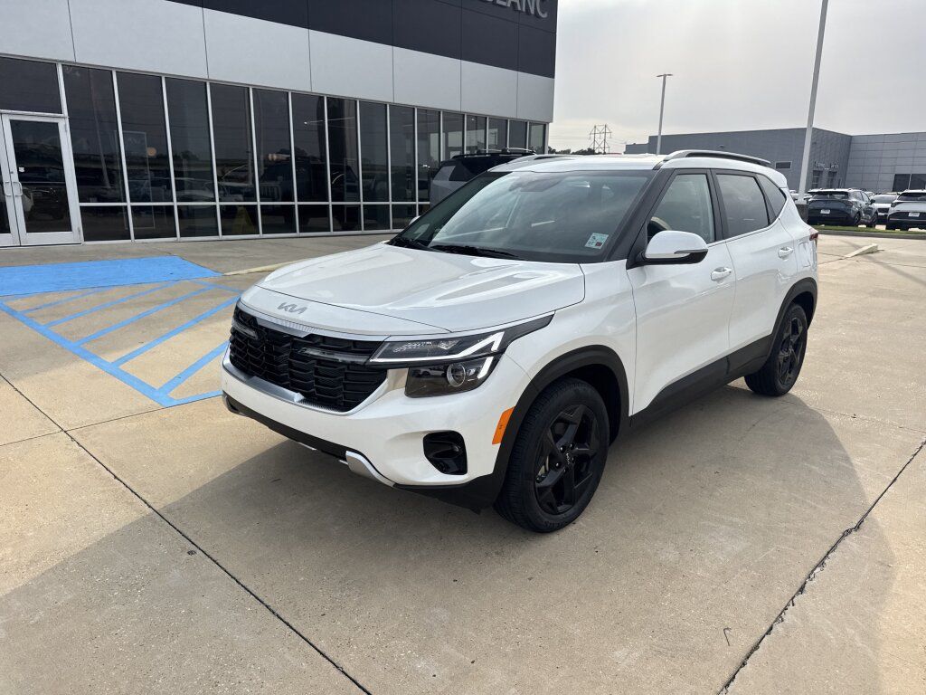 Certified 2026 Kia Seltos EX w/ EX Sunroof Package FWD image 2
