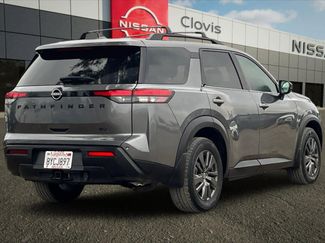 Used 2022 Nissan Pathfinder SV w/ SV Premium Package video 3