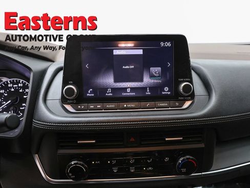 Used 2023 Nissan Rogue S AWD/4WD image 12