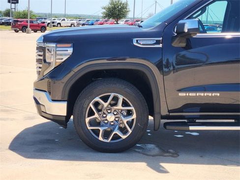 New 2026 GMC Sierra 1500 SLT image 8