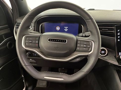 Used 2024 Jeep Wagoneer L Series II w/ Flexible Seating Group AWD/4WD image 22