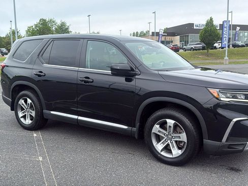 Used 2025 Honda Pilot EX-L image 2