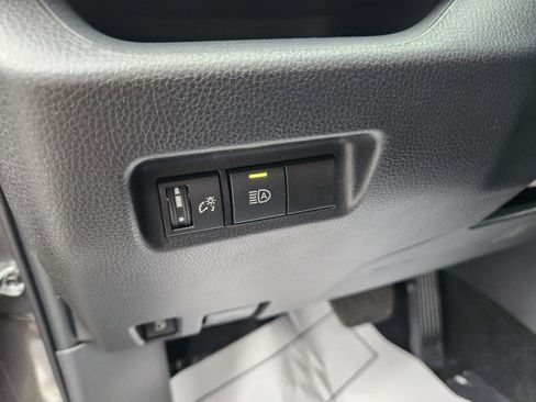 Used 2025 Toyota RAV4 XLE image 33