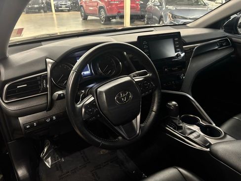 Used 2022 Toyota Camry SE image 10
