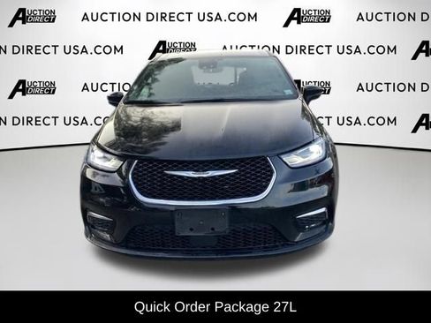 Used 2025 Chrysler Pacifica Select FWD image 2