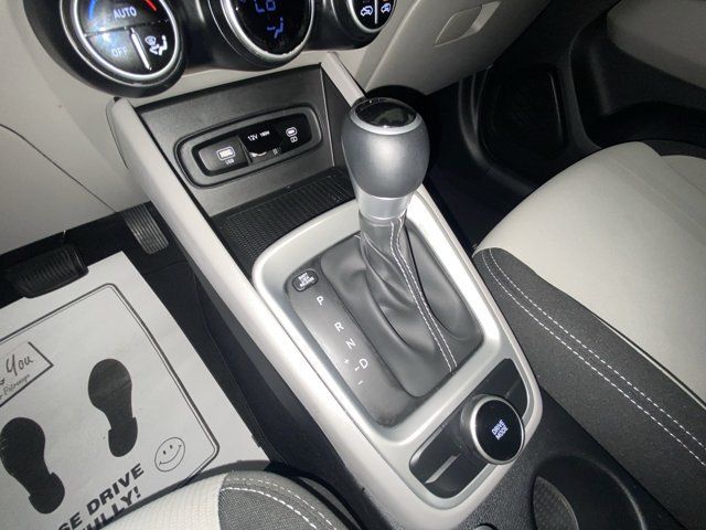 Used 2024 Hyundai Venue SEL FWD image 19