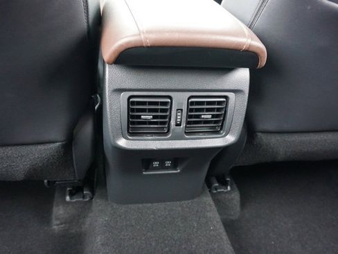 Used 2021 Toyota Venza Limited image 32