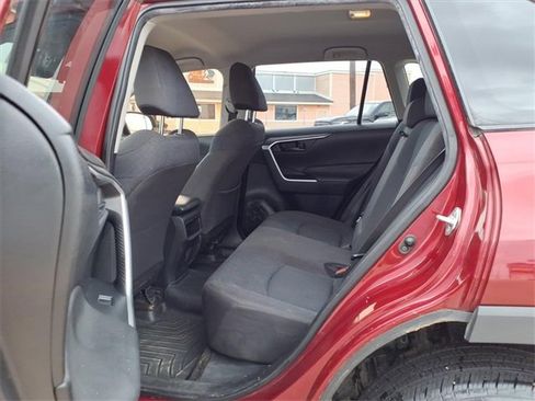 Used 2019 Toyota RAV4 LE image 16