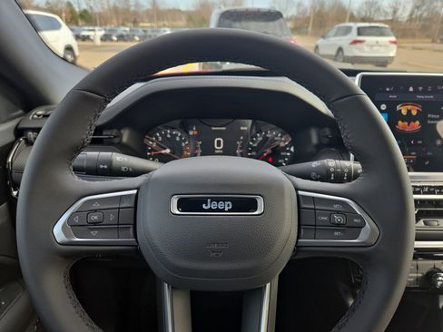 New 2026 Jeep Compass Latitude image 9