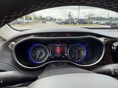 Used 2024 Chrysler Pacifica Limited FWD image 29