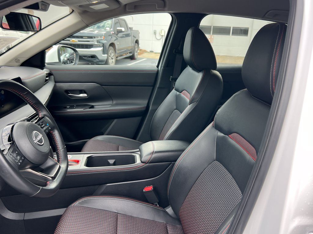 Used 2025 Nissan Kicks SR FWD image 10