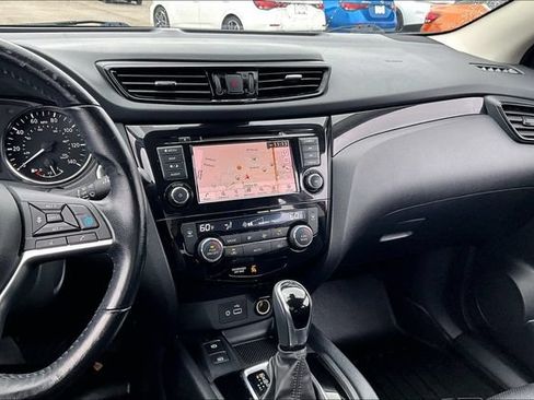 Used 2022 Nissan Rogue Sport SL FWD image 9
