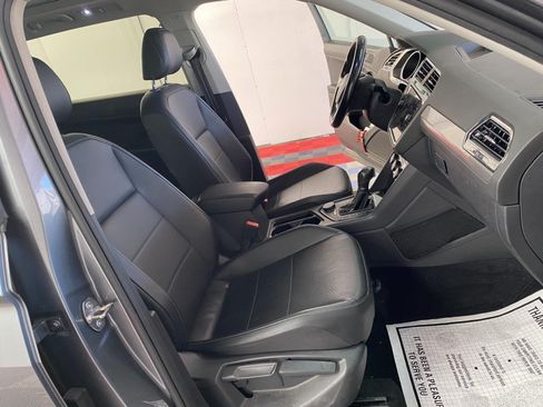 Used 2018 Volkswagen Tiguan SEL AWD/4WD image 8