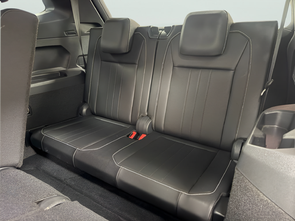 Used 2023 Volkswagen Tiguan SE R-Line FWD image 14