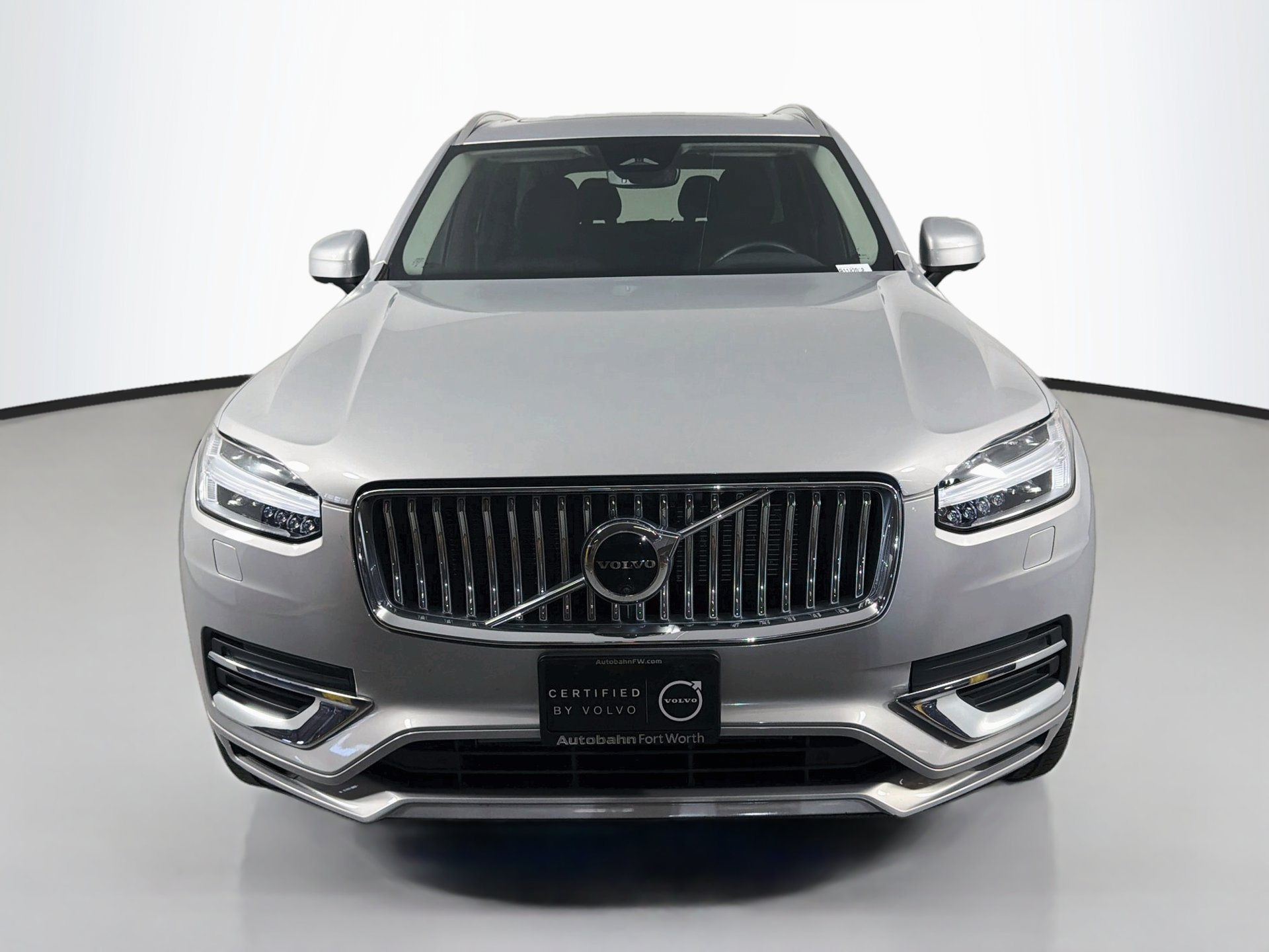Certified 2024 Volvo XC90 T8 Plus AWD/4WD image 2