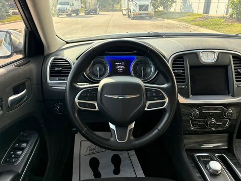 Used 2021 Chrysler 300 Touring RWD image 23